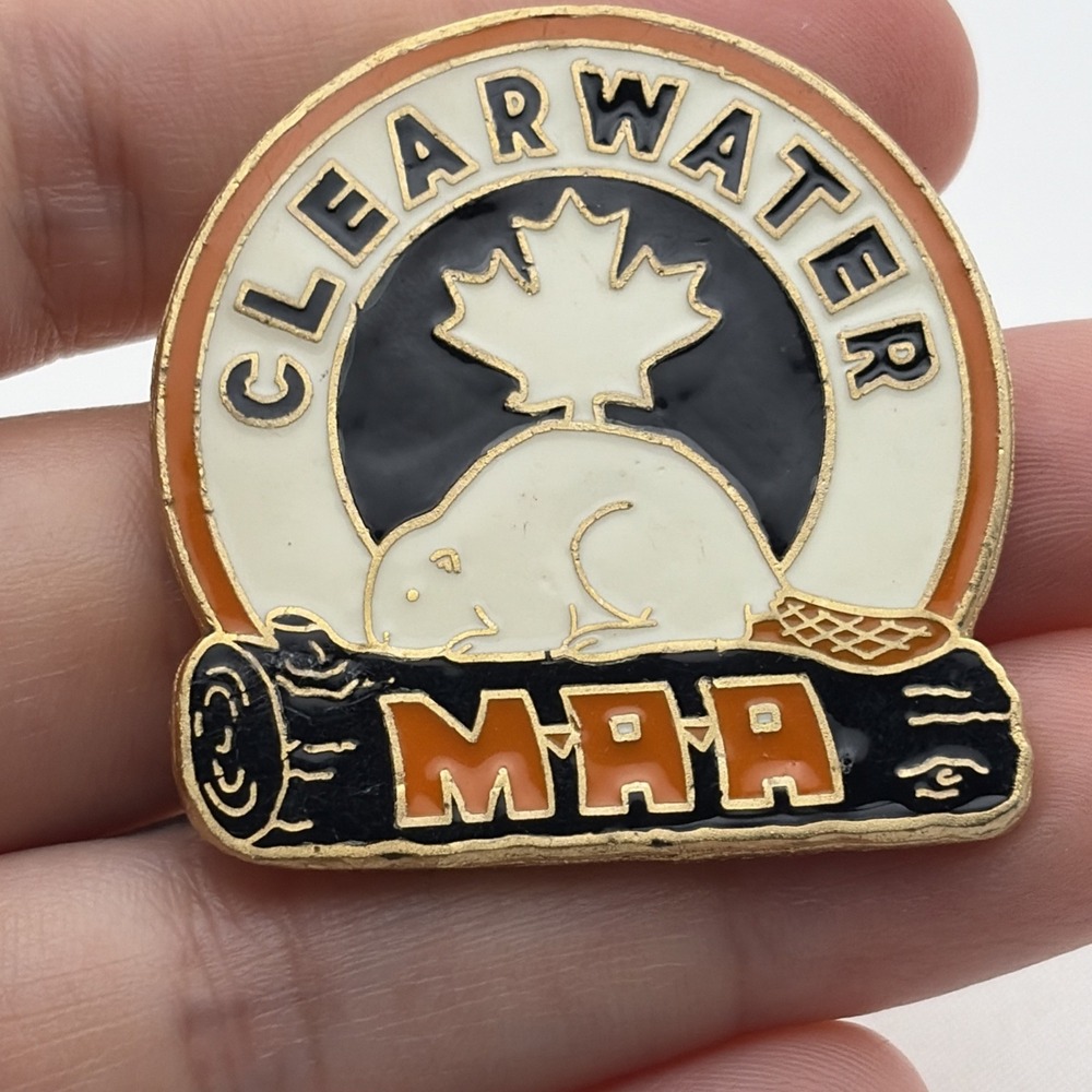 Clearwater Canada MAA Beaver On A Log‎ Maple Leaf Lapel Hat Pin